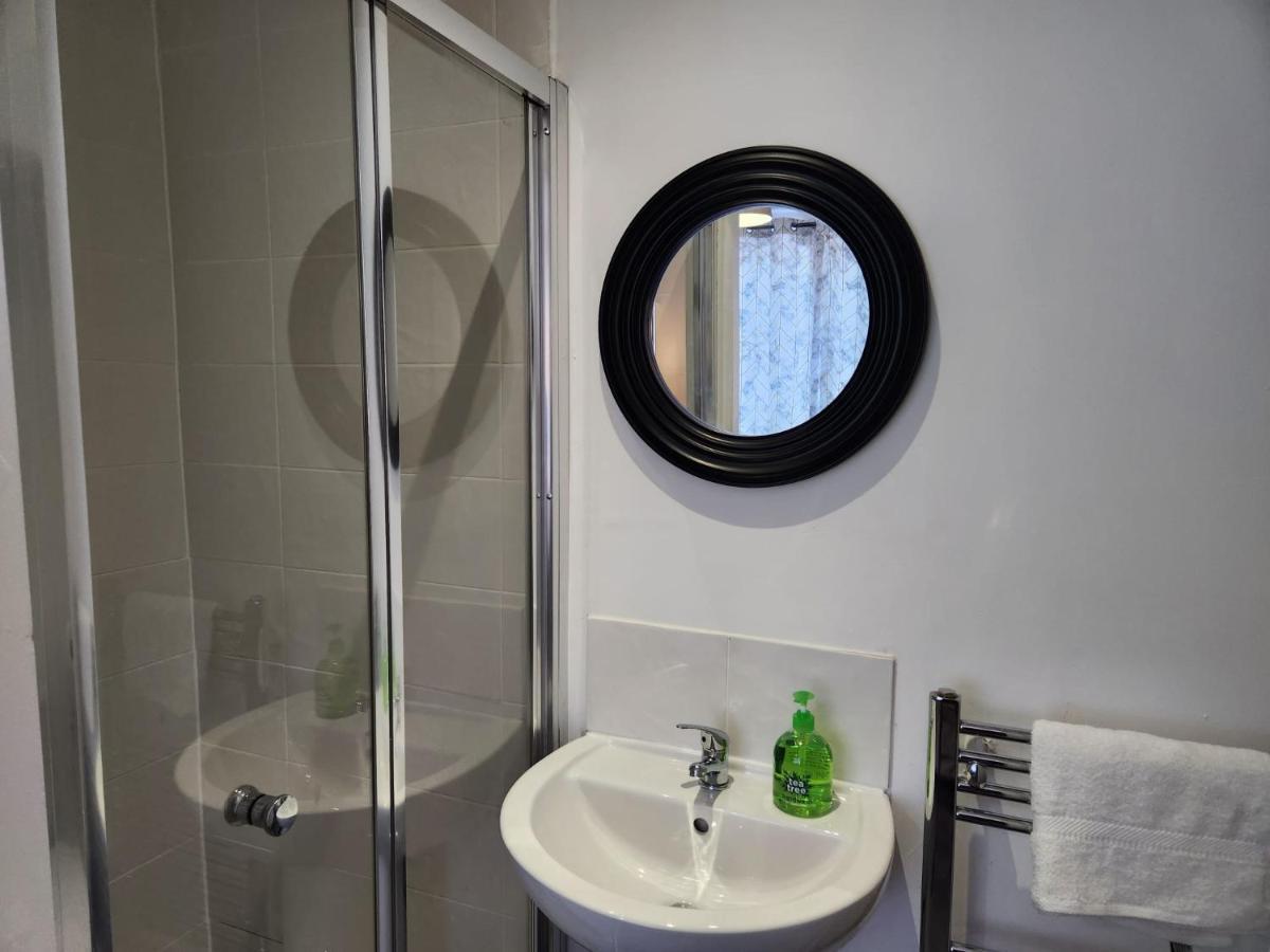 White House Ensuite Double Bedroom Warrington  Esterno foto