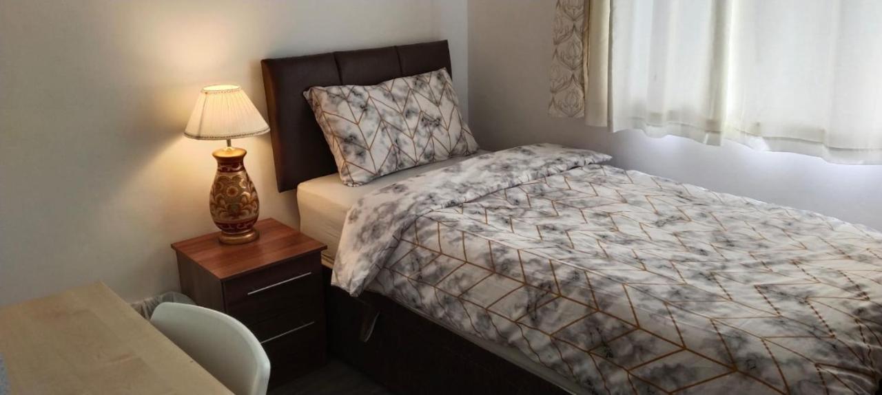 White House Ensuite Double Bedroom Warrington  Esterno foto